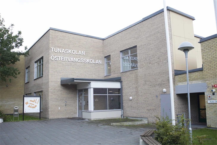 Östervångsskolans skolbyggnad.