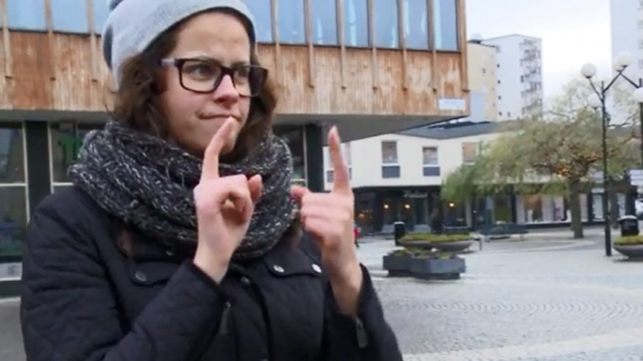En elev kastar spjut