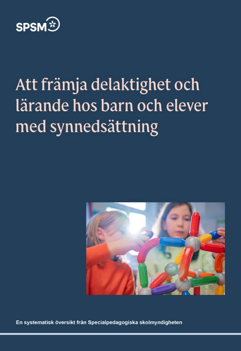 Framsidan på forskningsöversikten med texten Att främja delaktighet och lärande hos barn och elever med synnedsättning