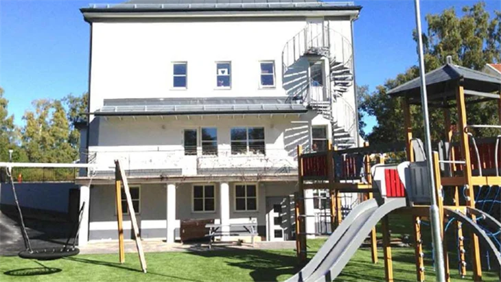 Hällsboskolan Mälarhöjdens skolbyggnad.