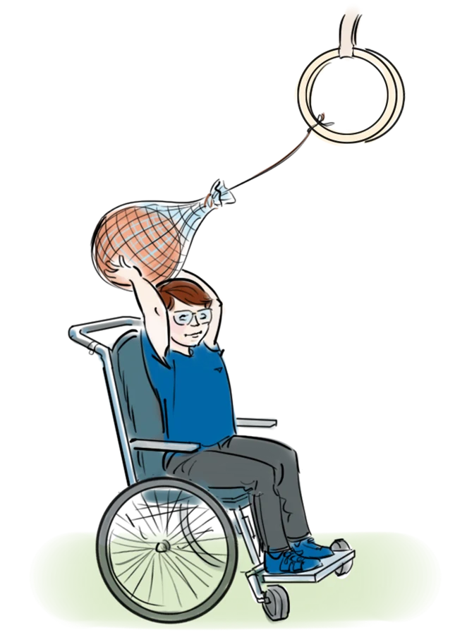 En elev i rullstol som svingar en boll i ett nät.