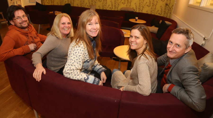 Grupp i soffa