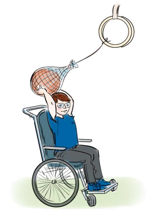En elev i rullstol som svingar en boll i ett nät.