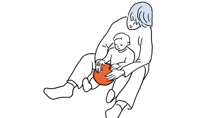 Illustration av en vuxen och ett barn som sitter på ett golv och håller händerna på en orangefärgad boll.